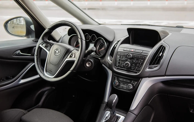 Opel Zafira cena 29000 przebieg: 180000, rok produkcji 2013 z Łask małe 29